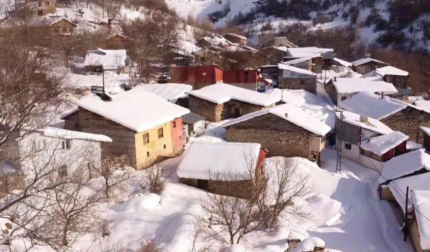 Malatya'da Beyaza bürünen 2 bin rakımdaki mahalleler havadan görüntülendi