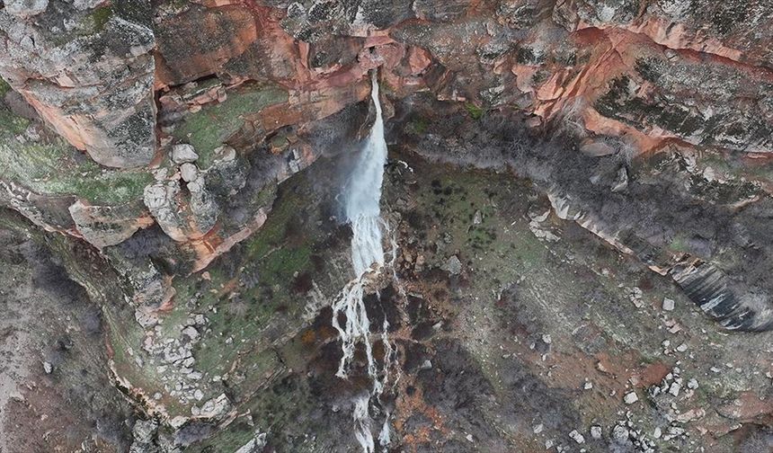 Kayseri'de Eski darphaneden çağlayan Zebil Şelalesi yılın sadece 2 ayı akıyor