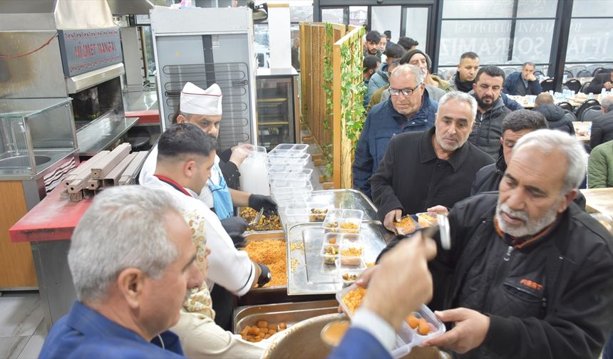 Malatya’da Ramazan’ın İlk İftarında Uzun Kuyruklar Oluştu