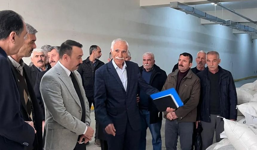 Adıyaman'da arıcılara arı besleme şekeri dağıtıldı