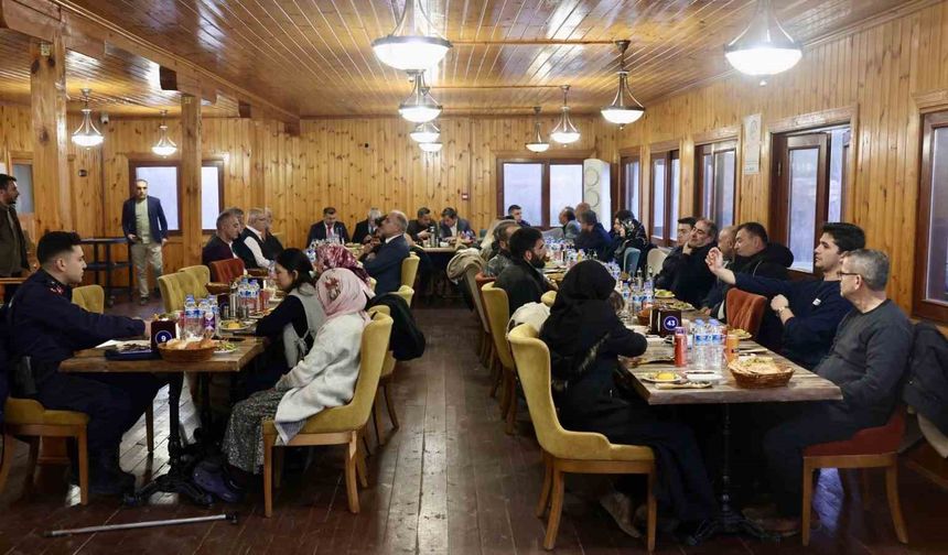 Akçadağ'da Ramazan'ın ilk iftarı şehit aileleri ve gazilerle yapıldı