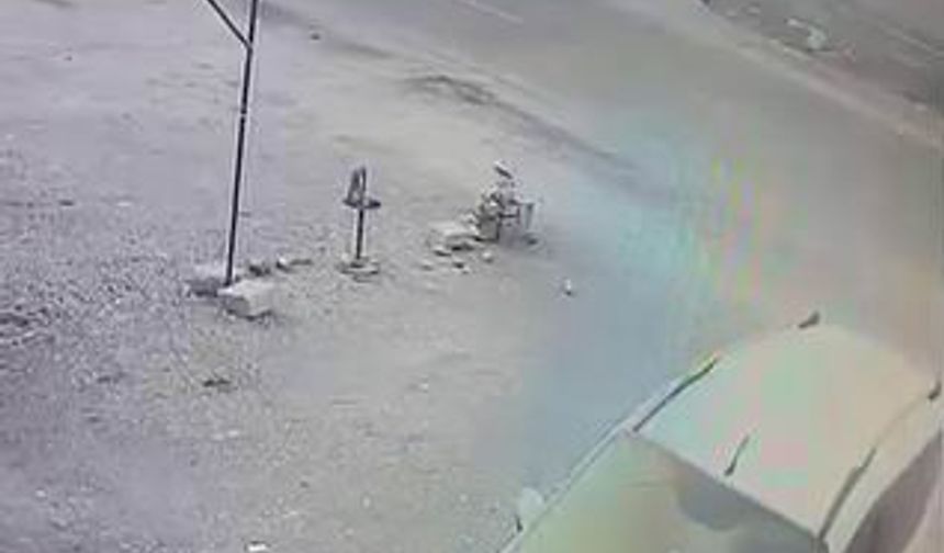 Diyarbakır'da feci kaza: Kamyonete çarptı, hayatını kaybetti