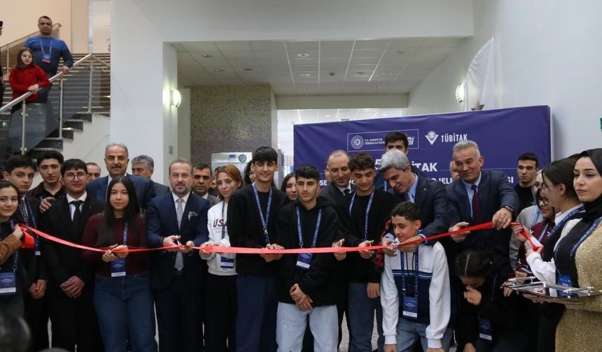 İnönü Üniversitesi kapılarını genç buluşçulara açtı