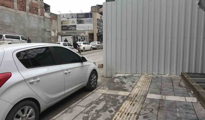 Kaldırım işgalleri vatandaşlara pes dedirtiyor