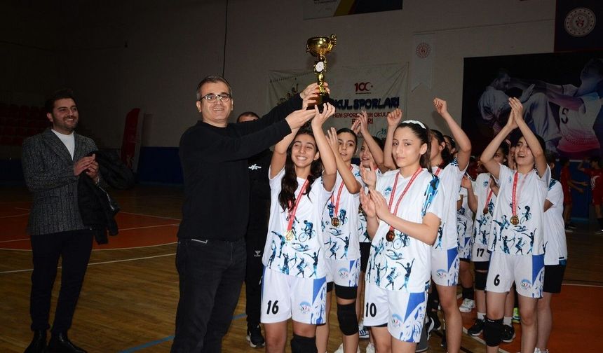 Kayseri Büyükşehir Spor A.Ş. Kız Hentbol Takımı, Kayseri İl Birincisi oldu