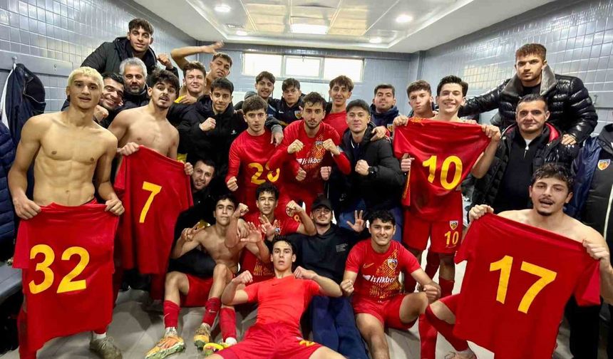 Kayserispor U19 PAF takımı geriden gelerek kazandı
