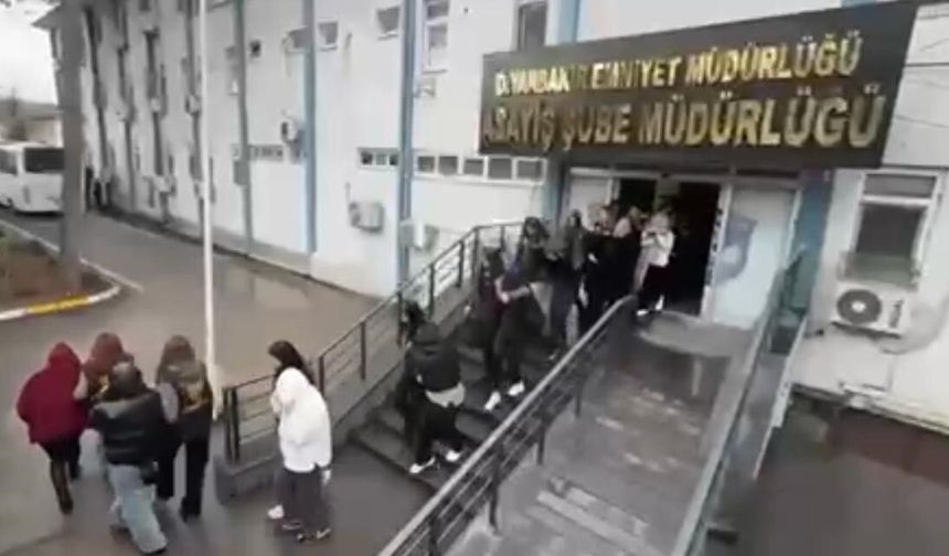 Reklamla Müşteri Bulmuşlar: Fuhuş Operasyonunda 12 Kişi Tutuklandı