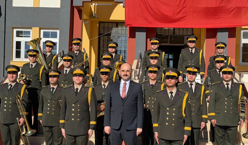 Doğanşehir’de 2. Ordu Bölge Bando Komutanlığı’ndan Öğrencilere Moral Programı