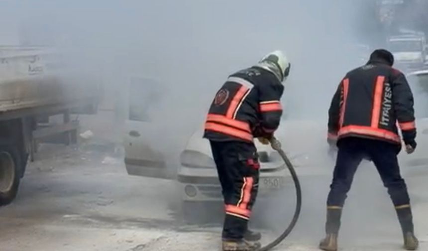 Sanayi Sitesinde Araç Yangını: Maddi Hasar Oluştu