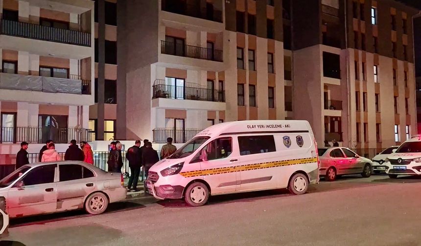 Malatya'da Balkondan Düşen Genç Kız Ağır Yaralandı