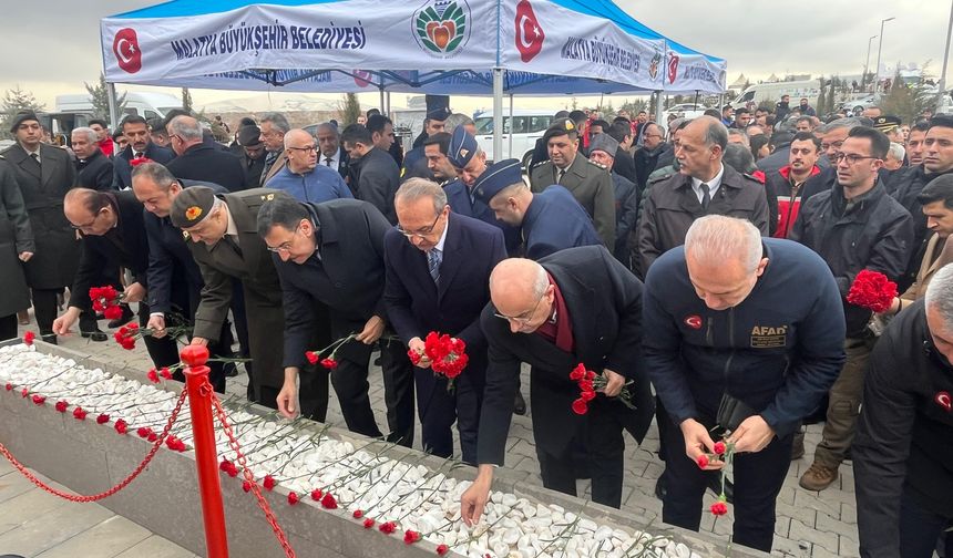 Malatya Şehitlerini Dualarla Andı