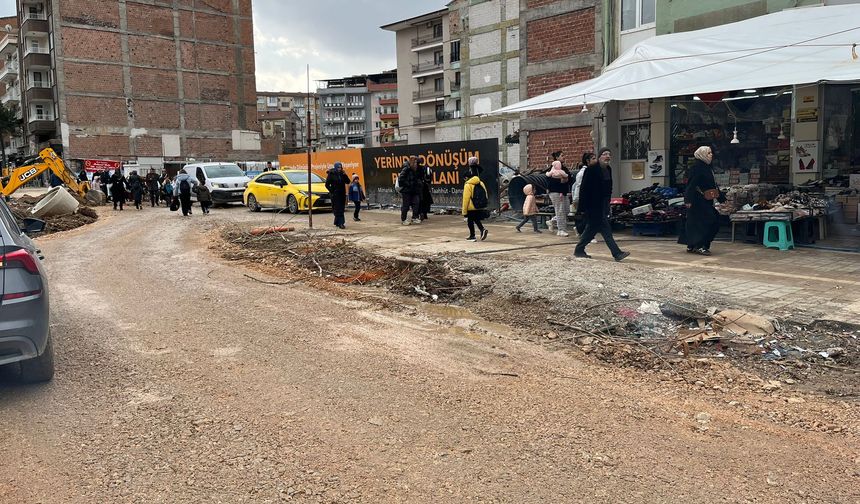 Fırat İlkokulu Velilerinden Yol Tepkisi: “Çocuklarımız Çamurun İçinden Okula Gidiyor”