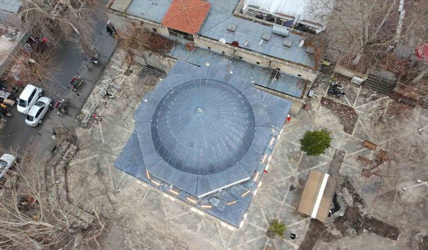 Depremde hasar alan Mevlevihane Cami yeniden ibadete açıldı