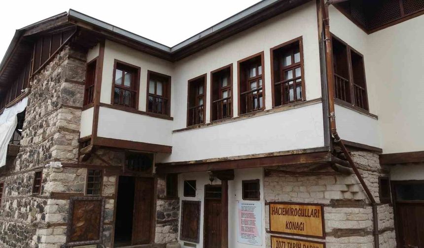 Eski Malatya Milletvekilinin Yaşadığı 200 Yıllık Konak Görenleri Büyülüyor