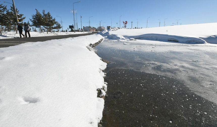 198 Yerleşim Yeri Ulaşıma Kapandı: Erzurum, Kars ve Tunceli’de Kar Felaketi!