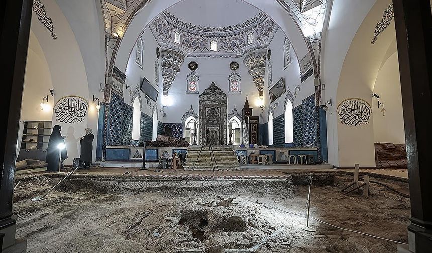 Bu Camide 600 Yıllık Havuz Kalıntısı Ortaya Çıkarıldı