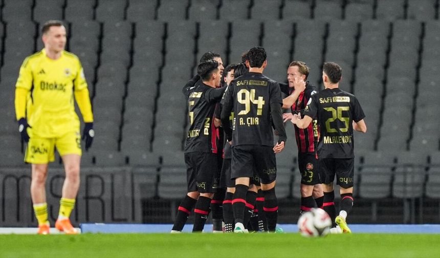 Fenerbahçe'ye zirve yarışında ağır darbe