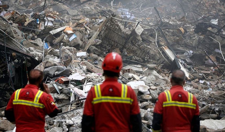 İsrail; "İran'daki askeri altyapı ve tesisleri hedef aldık."