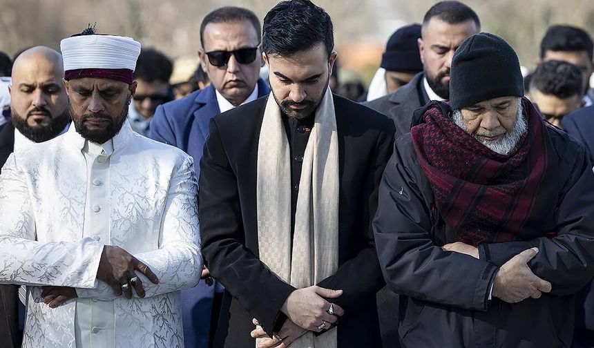 New York Belediye Başkanı Mamdani, görevdeki ilk bayram namazını kıldı