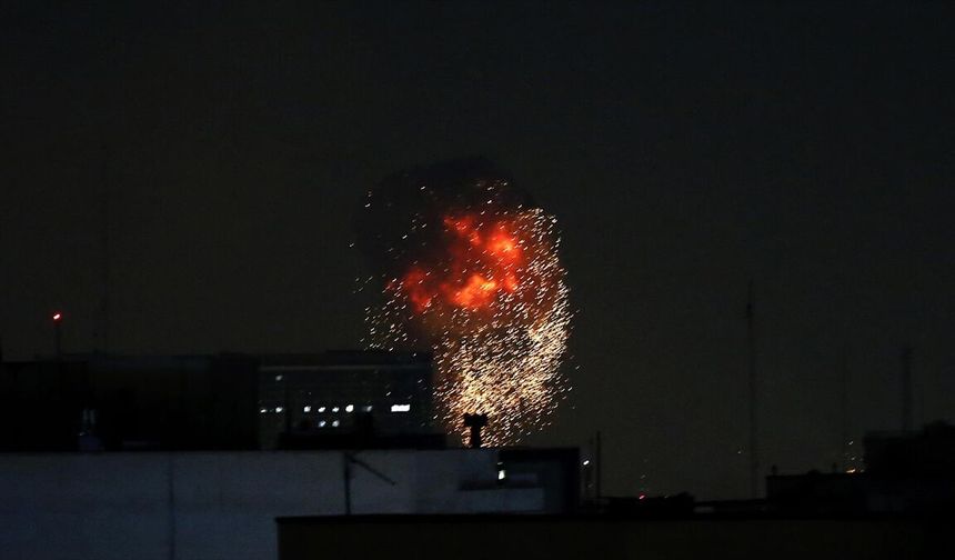 Tahran’da Peş Peşe Patlamalar! Gökyüzü Dumanla Kaplandı