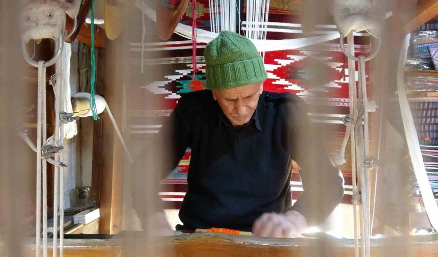 Antep kilimini yaşatmak için 80 yıldır tezgah başında