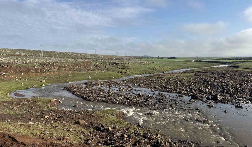 Diyarbakır'da Sağanak Felaketi: Sulama Göleti Taştı, Birçok Alan Su Altında Kaldı