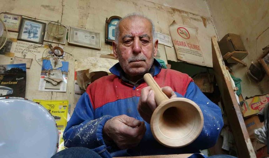 Gaziantep’te Sadece 2 Kişi Kaldılar: 55 Yıldır Ağaçlara Hayat Verip Zurna Üretiyor