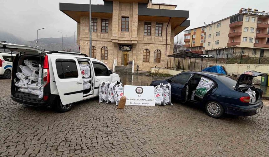 Sivas'ta Polislerin Durdurduğu Araçlarda 1 ton 9 kilogram Tütün Bulundu