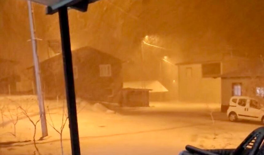 Yağmur Yerini Kara Bıraktı, Yüksek Kesimlerde Kar Yağışı Başladı