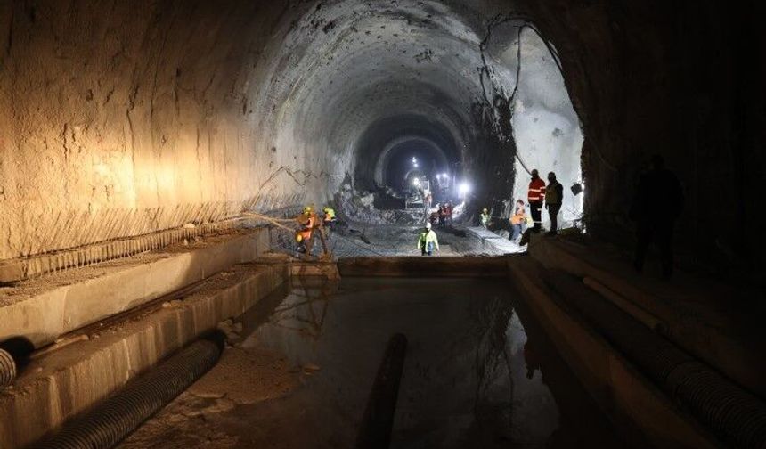 Sivas'ta 13 Yıldır Bitmeyen Bu Tünel Sürücüleri Çileden Çıkardı!