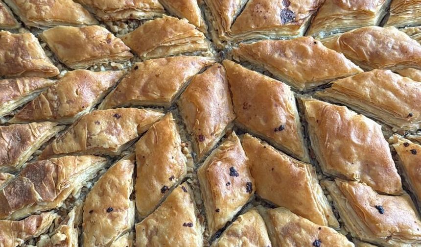 Malatyalı Hanımların Sırrı Çıktı: Kıyır Kıyır Cevizli Ev Baklavası