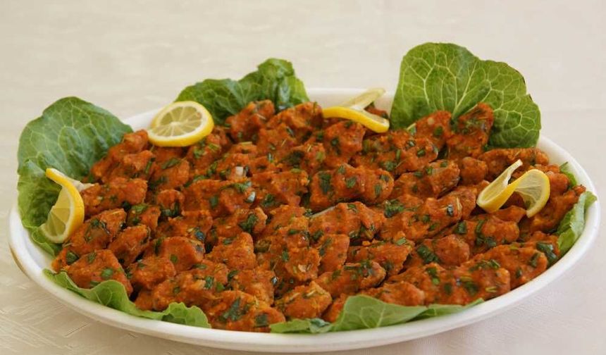 Malatya'da Baharın Vazgeçilmez Lezzeti: Mercimekli Çiğ Köfte Piknik Sofralarını Süslüyor