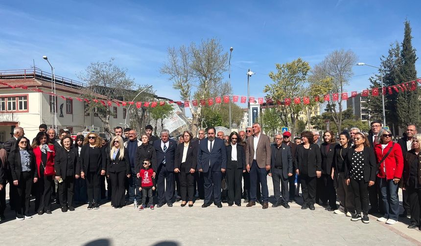 CHP Malatya’dan 23 Nisan’da Atatürk Anıtı’na Çelenk