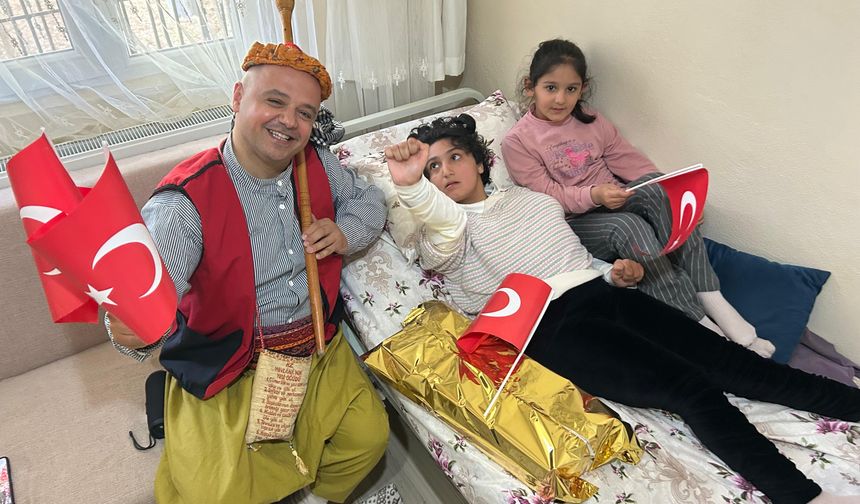 Keloğlan, 23 Nisan Sevincini Özel Çocukların Evine Taşıdı