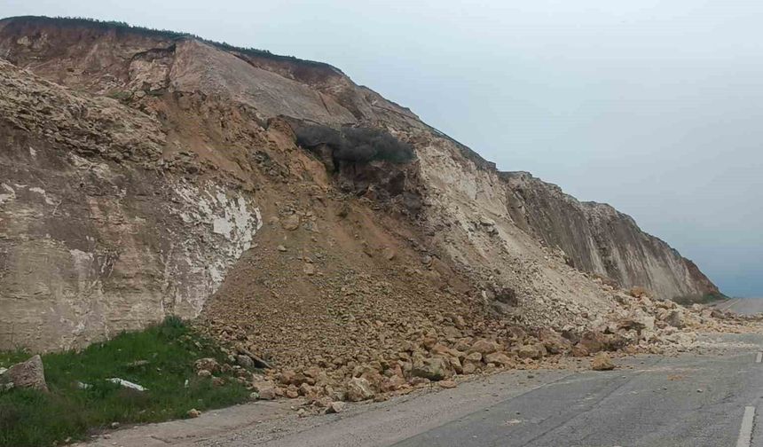 Batman'da heyelan: Üniversitenin yolu ulaşıma kapandı