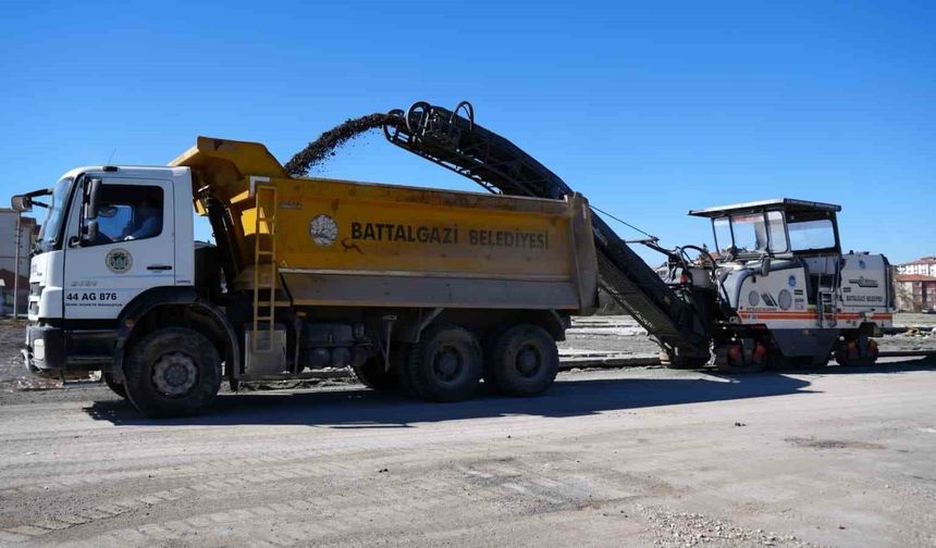 Battalgazi'de Eski Asfalt Kırsal Yollarda Yeniden Kullanılıyor