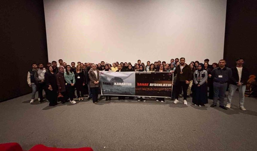 Elazığ Fırat Üniversitesi Öğrencilerinden ‘Savaş Karartır, Sanat Aydınlatır’ Projesi