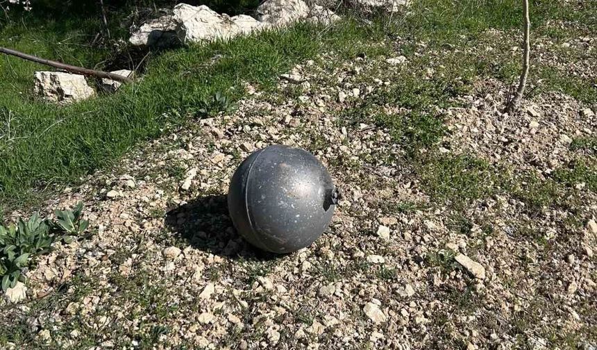 Elazığ'da Köylüler Tarlada Garip Bir Cisim Buldu