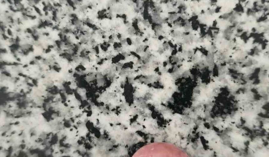 Elazığ'da şekerin içinden taş çıktı