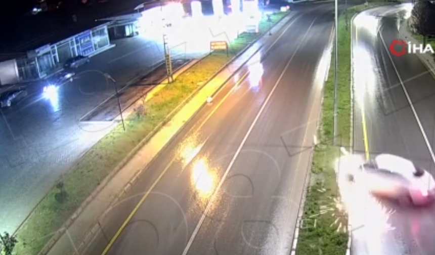 Malatya’da Gece Dehşeti: Araç Refüje ve Direğe Çarpıp Savruldu!