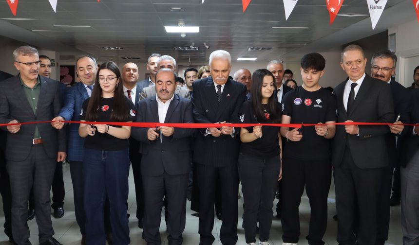 Beydağı Anadolu Lisesi’nde Bilim Şöleni: Projeler Konuştu, Gençler Geleceğe Damga Vurdu