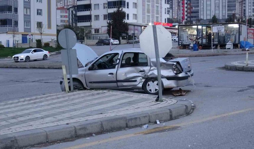 Malatya’da İki Araç Çarpıştı: 4 Kişi Yaralandı