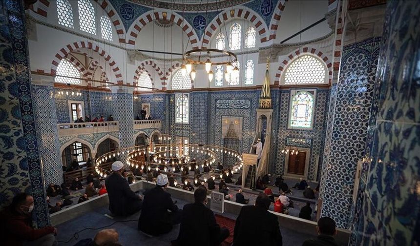 Cuma Hutbesi Yayınlandı: İşte “Alın Teri Mukaddestir” Mesajı