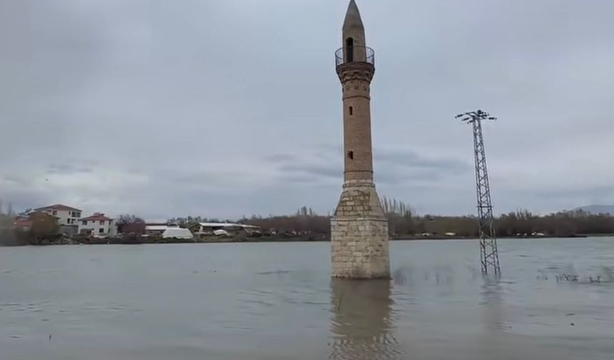 Sular Altında Kalan Bir Köyün Sessiz Tanığı: Battalgazi’nin Batık Minaresi
