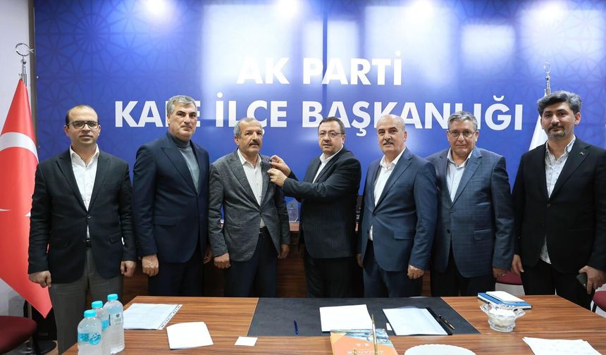 Malatya Siyasetinde Sürpriz Transfer: Yeniden Refah'tan İstifa Etti, AK Parti Rozetini Taktı!