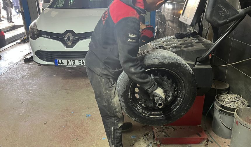 Malatya Sanayisinde '15 Nisan' İzdihamı: Son 48 Saat Başladı! İşte Lastik Değişim Fiyatları