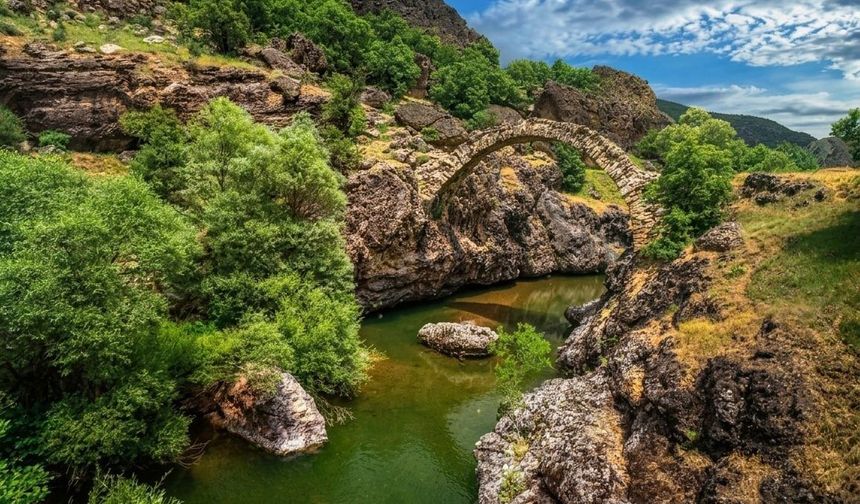 Malatya’da Saklı Tarih Ortaya Çıktı: 1700 Yıllık Köprü Görenleri Şaşırtıyor