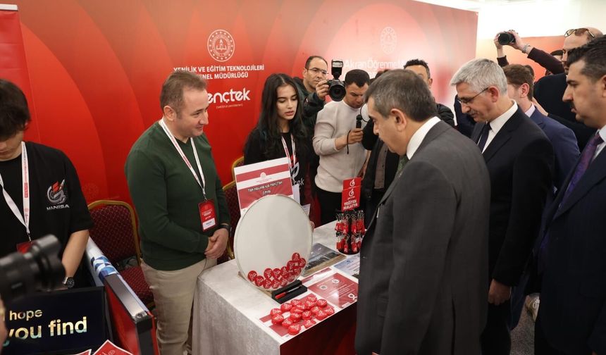 Malatyalı Lise Öğrencisi Ankara'ya Damga Vurdu: Bakan Tekin Özel Olarak İnceledi!