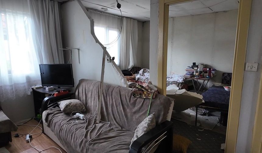 Depremde Anne Refleksi Faciayı Önledi! Kızını Saniyelerle Kurtardı