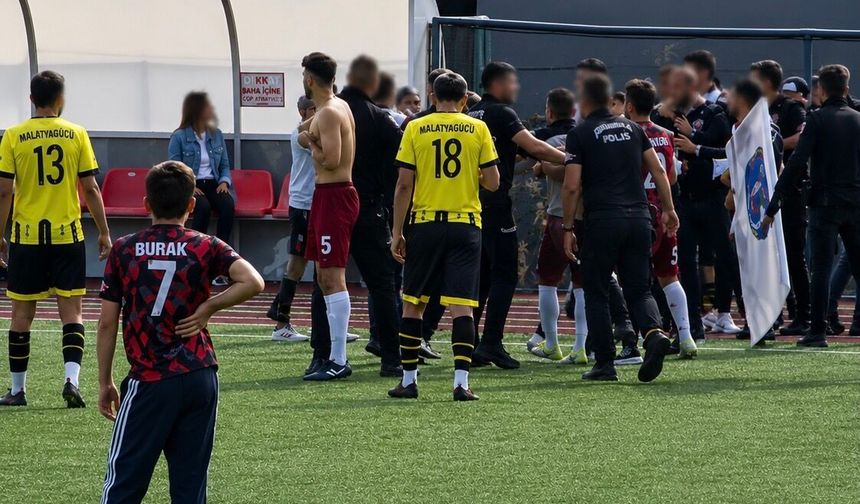 Malatya’da Amatör Lig Maçı Sonrası Saha Karıştı: Çevik Kuvvet Müdahale Etti